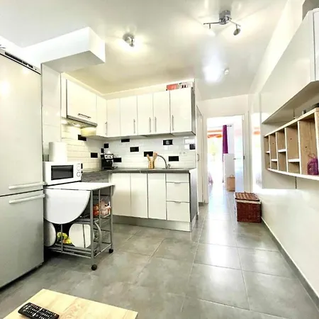 Nice With Wifi,pool, Near The Beach In Tenerife Sur, 아파트 *