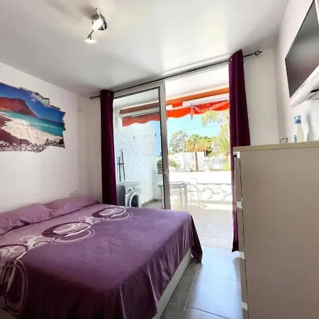 Nice With Wifi,pool, Near The Beach In Tenerife Sur,